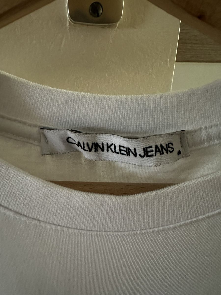 Calvin Klein T-shirt: Calvin Klein Tshirt – Usato da Wattwil venduto da betsar.13 1