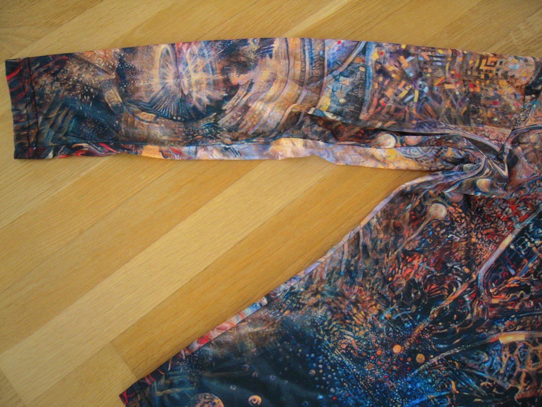 Camicette: Langarmshirt/ Bluse mit kunstvollem Design Gr S – Nuovo (secondo la descrizione) da Uzwil venduto da visions77 4