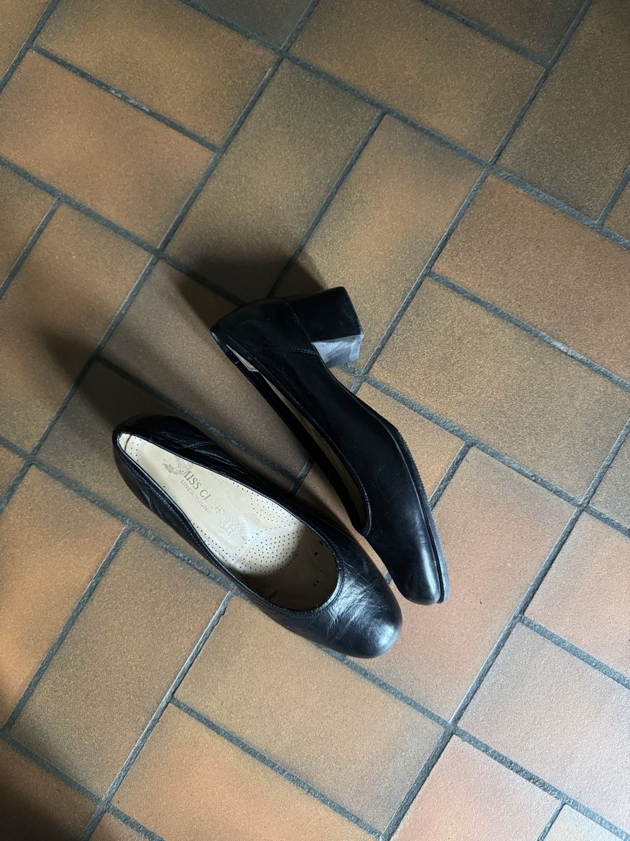 Scarpe da donna: Schwarze Echtleder Pumps Gr. 39 – Usato da St. Gallen venduto da bea_9qzt 4