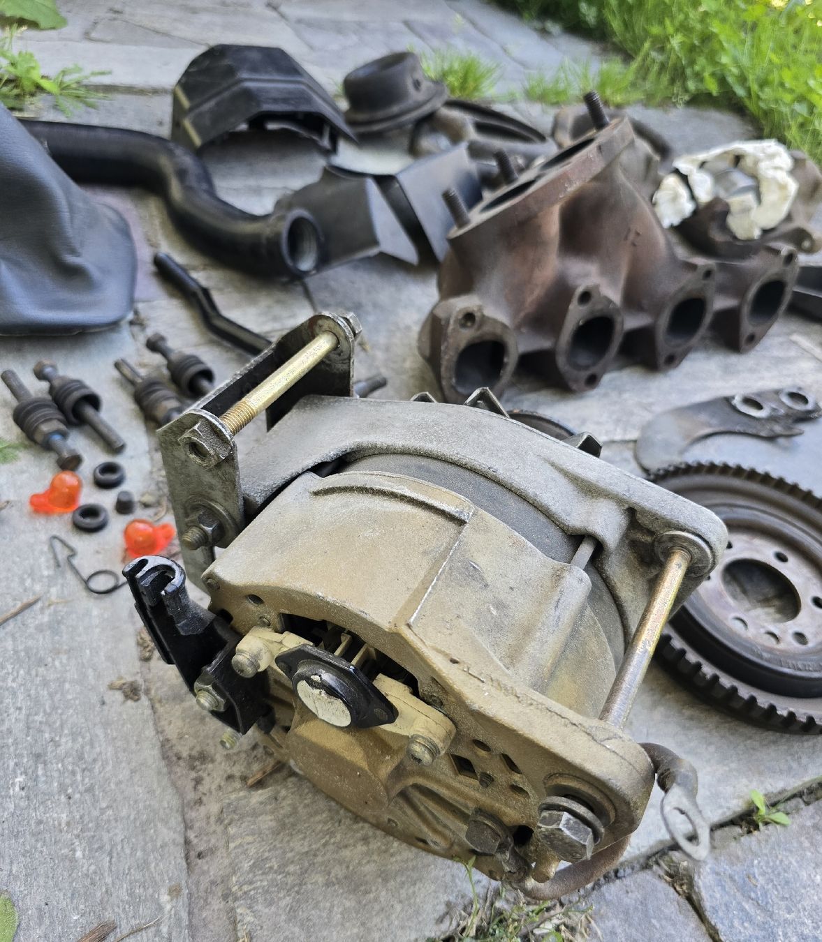 BMW Tutti pezzi di ricambio auto: BMW e30 Div. Teile / Ersatzteile – Usato da Wangs venduto da Restposten.Garage 1