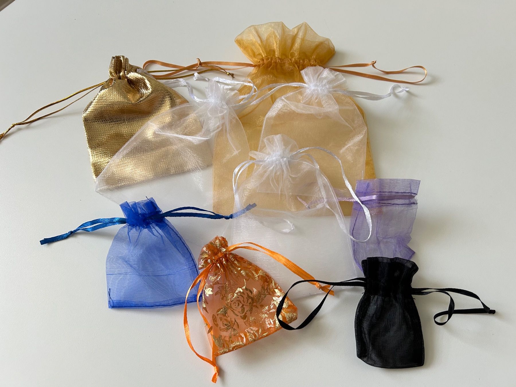 Tessuti: 9 Geschenkssäckchen, Organza Beutel – Usato da Gunten venduto da starfish3