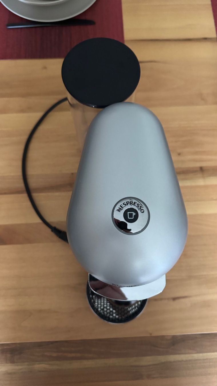 Nespresso Macchine per caffè & Macchine per espresso: Nespresso CH SUB Vertuo Plus Silber – Usato da Lohn-Ammannsegg venduto da nw74 1