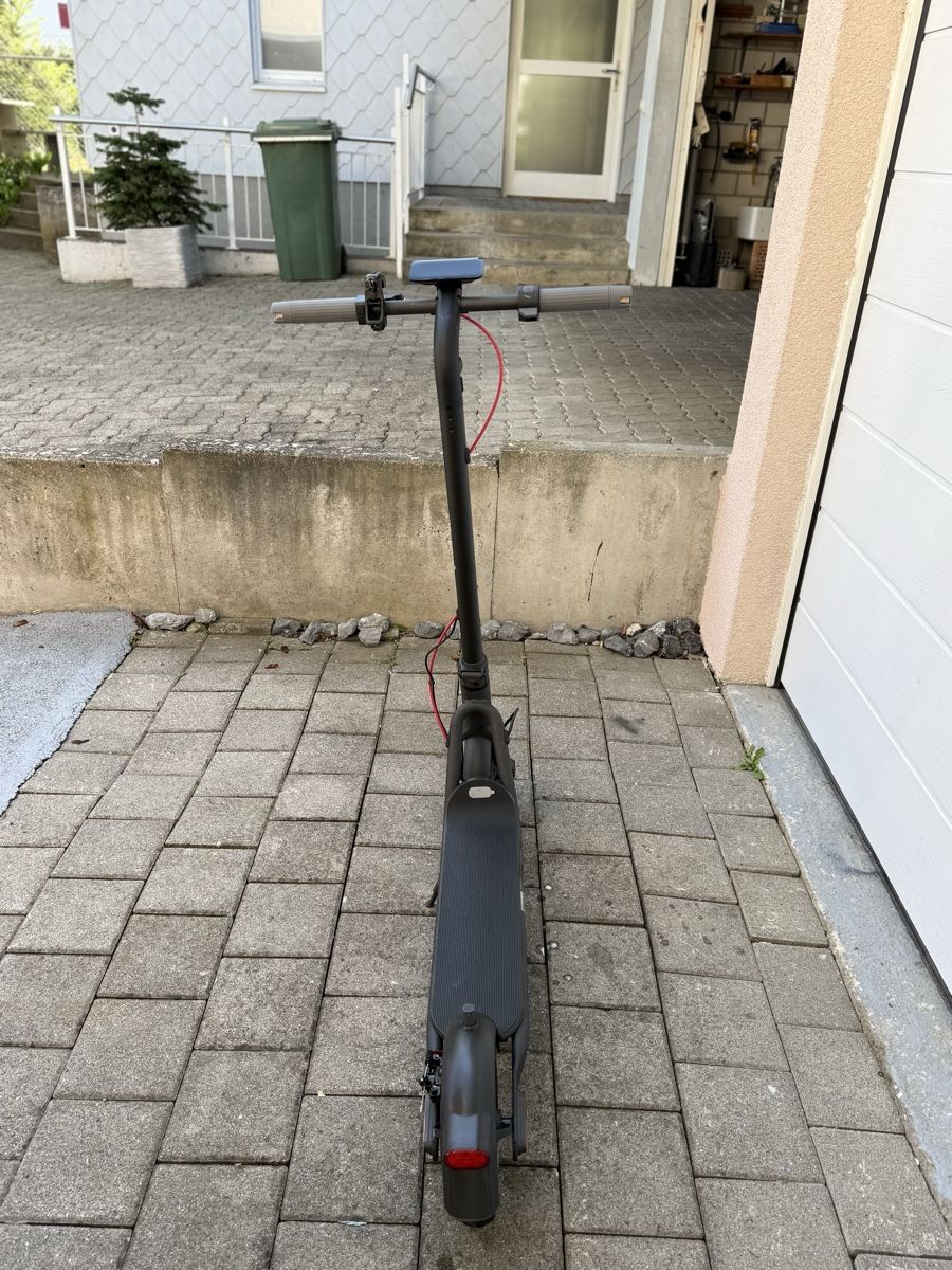 Kickboard: Navee V40i E-Scooter (E-Trottinet) mit Garantie – Nuovo (secondo la descrizione) da Niederglatt ZH venduto da ele_x8z5 3