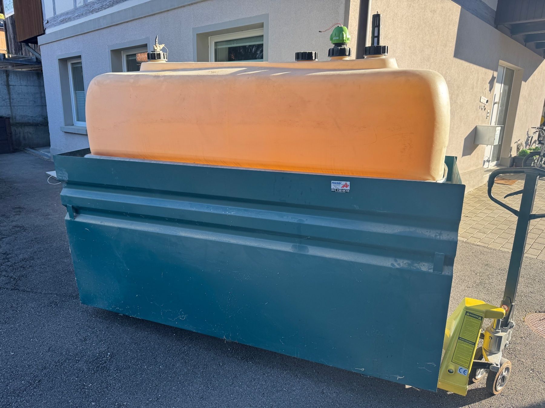 Riscaldamento: Heizöltank 2000L mit Stahl Auffangwanne – Usato da Kirchdorf BE venduto da omegatoc 1