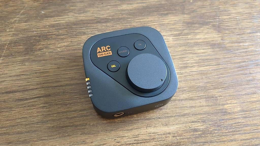 IK Multimedia Attrezzatura per studi di registrazione: IK Multimedia ARC On Ear – Nuovo (secondo la descrizione) da Vevey venduto da OddEcho