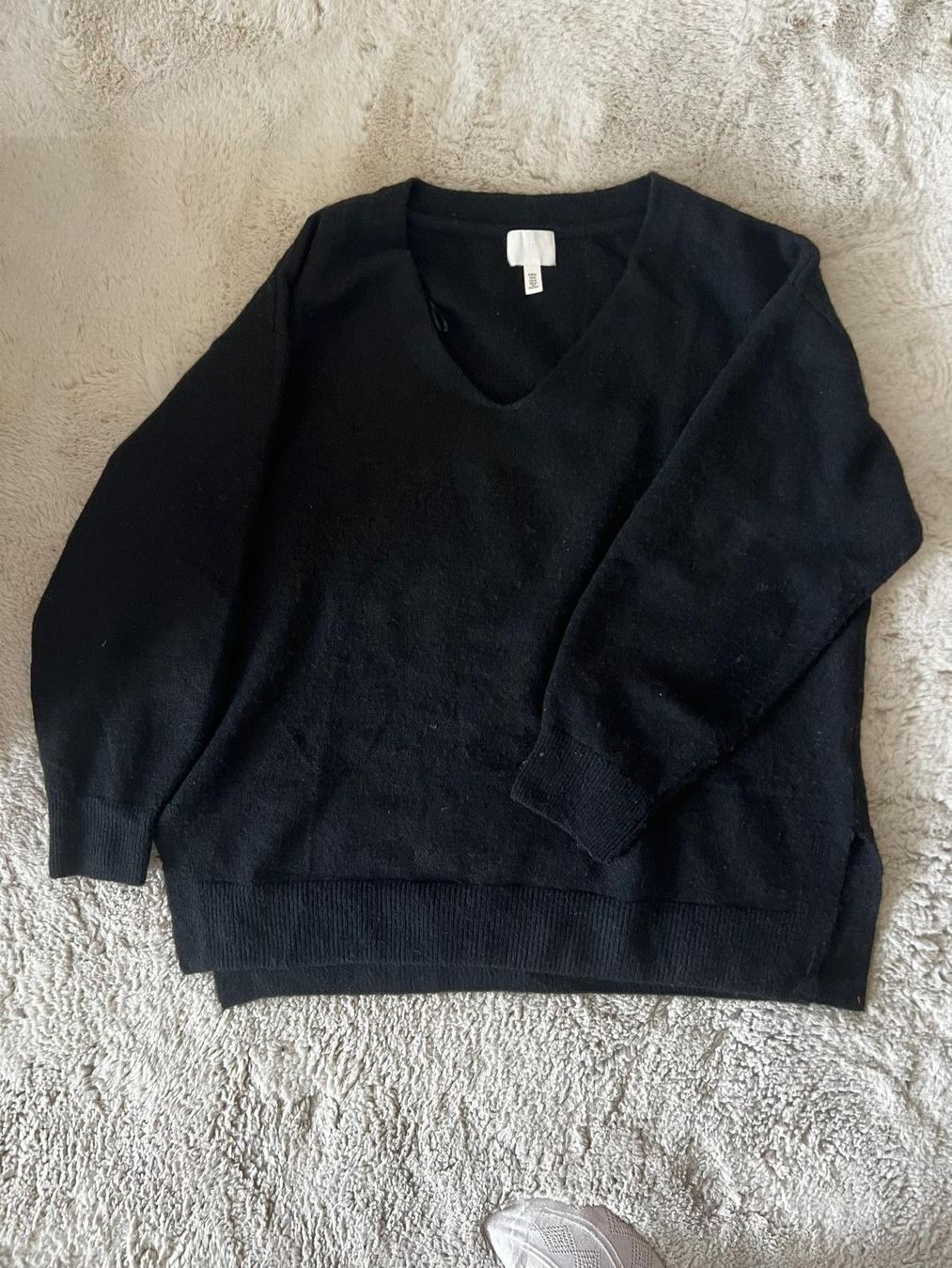 H&M Maglioni & Felpe: Schwarzer Oversized Pullover V-Ausschnitt Gr. M – Usato da Zürich venduto da lexi_alex