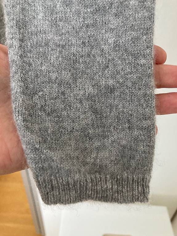 Pulls & Sweat-shirts: Hochwertiger dünner Kaschmirpullover hellgrau Gr M NEU – Neuf (Voir description) à Zürich par hauszwoelf 2