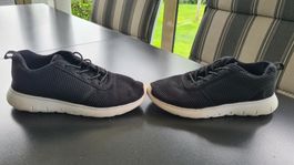 Trainingsschuhe / Turnschuhe / Sneaker Grösse 34