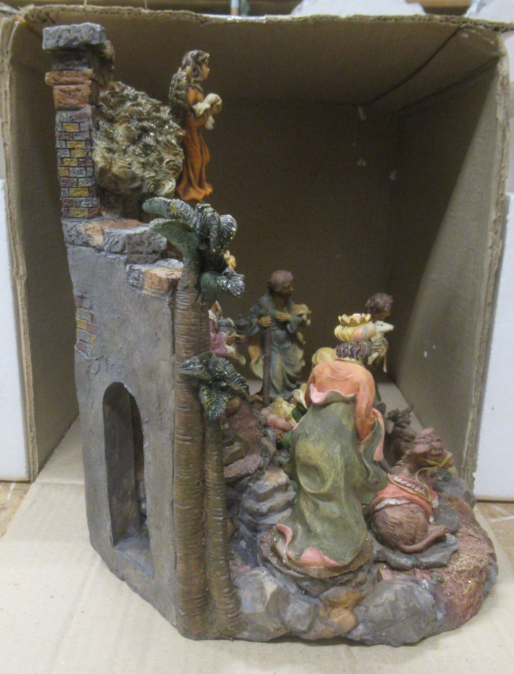 Toutes les décorations: Krippenstall mit Figuren – D'occasion à Münchenstein par avit 4