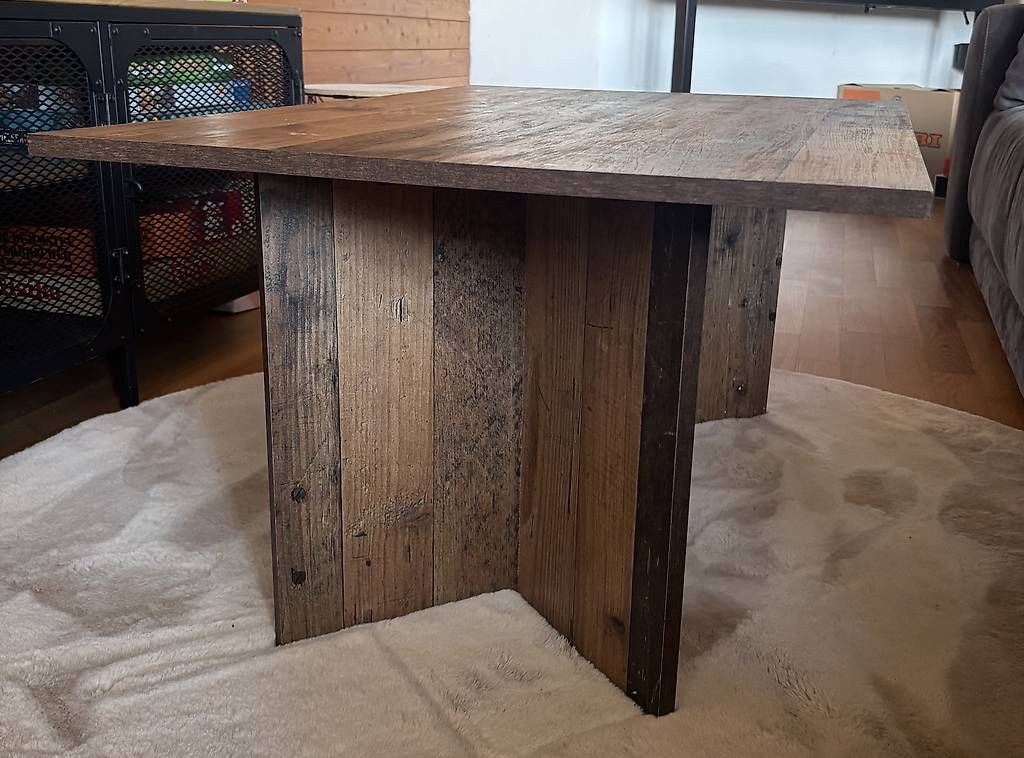 Tables: Moderner Couchtisch in Nussbaumoptik – D'occasion à Schaffhausen par jor_7dcl