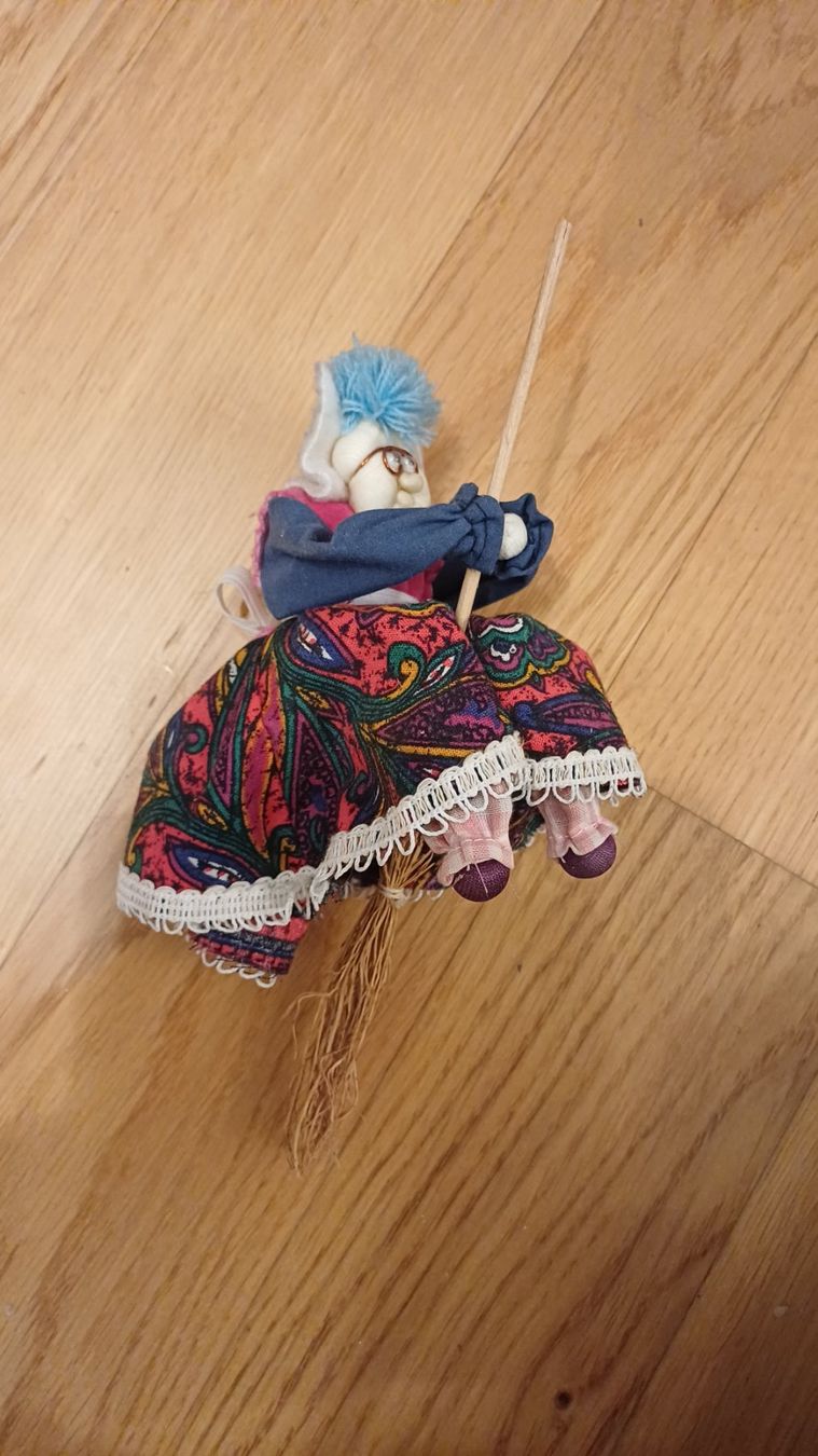 Statuette: Lustige Hexenpuppe mit Besen, Deko – Usato da Oberneunforn venduto da Bumbam 2