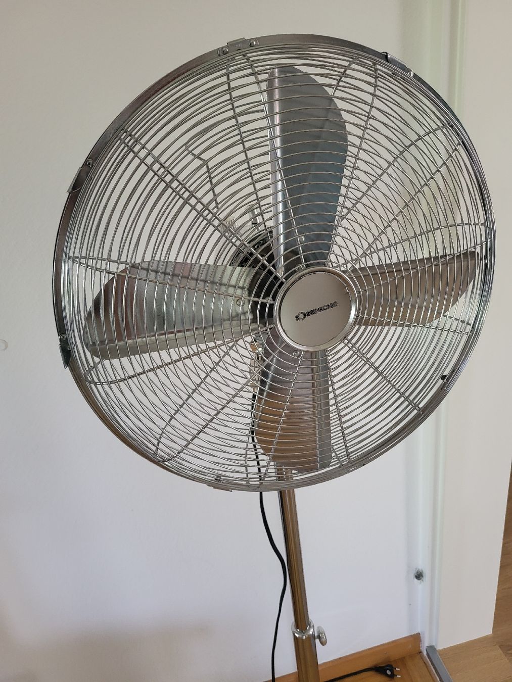 Ventilateurs: Standventilator aus Metall (Chrom) – Défectueux à Zürich par MDC0 1