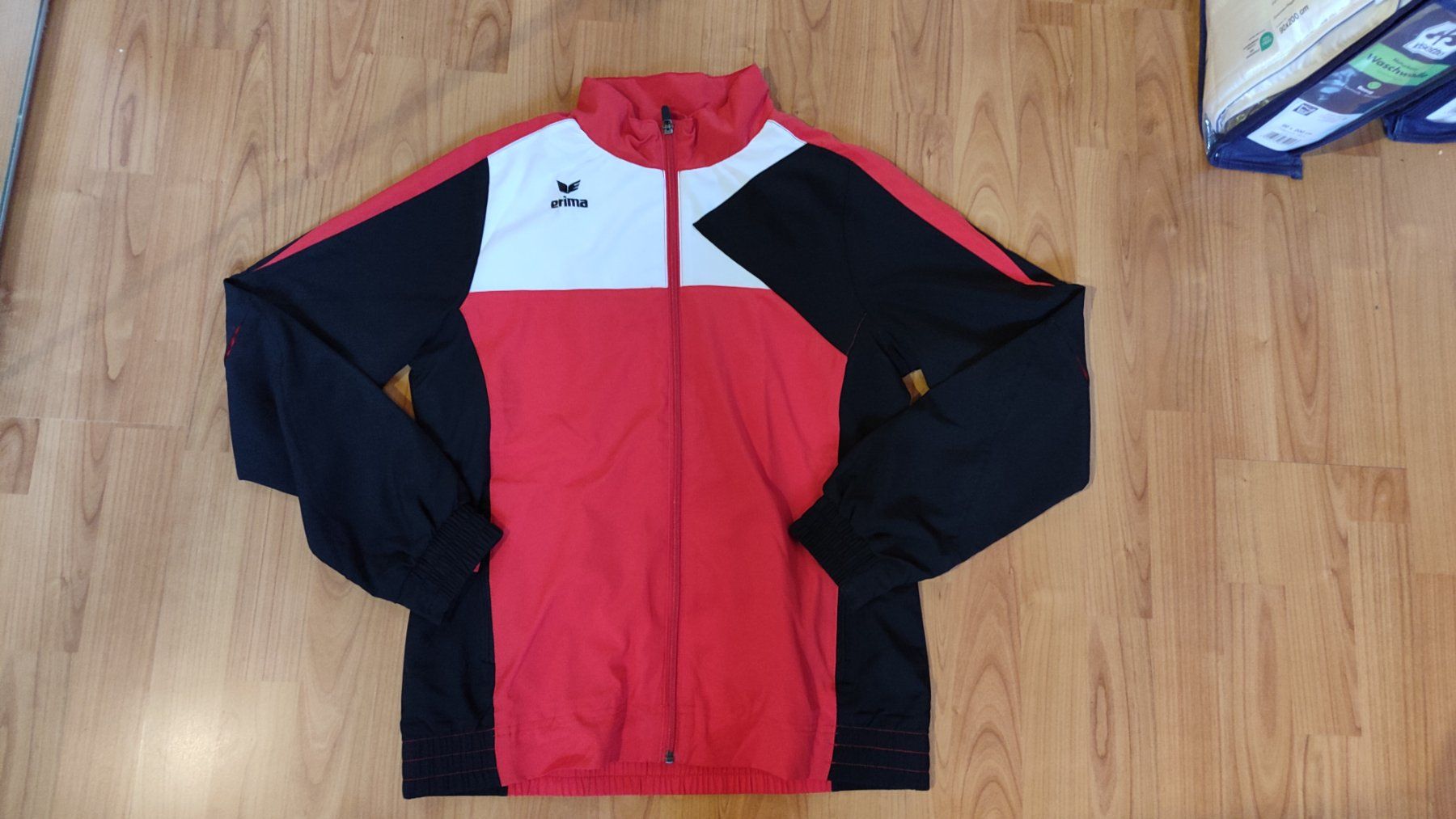 Adidas Lotti di vestiti: Sportjacken, Gr. M, wie neu, Set – Nuovo (secondo la descrizione) da Brüttisellen venduto da nic_xm7s