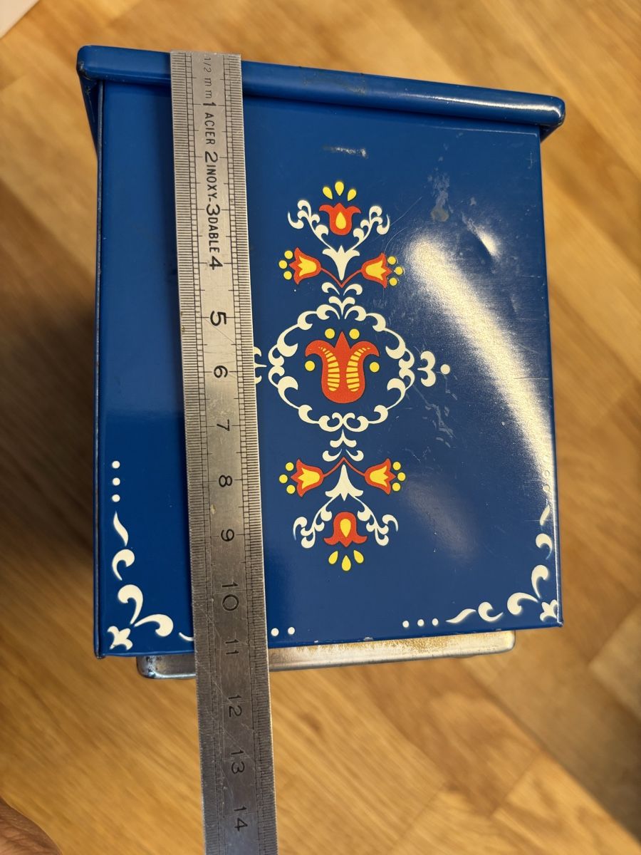 Tutte le decorazioni: Dose mit schwedischen Blumendesign – Usato da Würenlos venduto da Ashley24 7