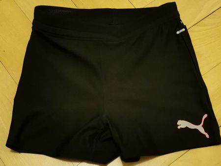 Pantaloni corti sportivi Puma neri taglia s donna