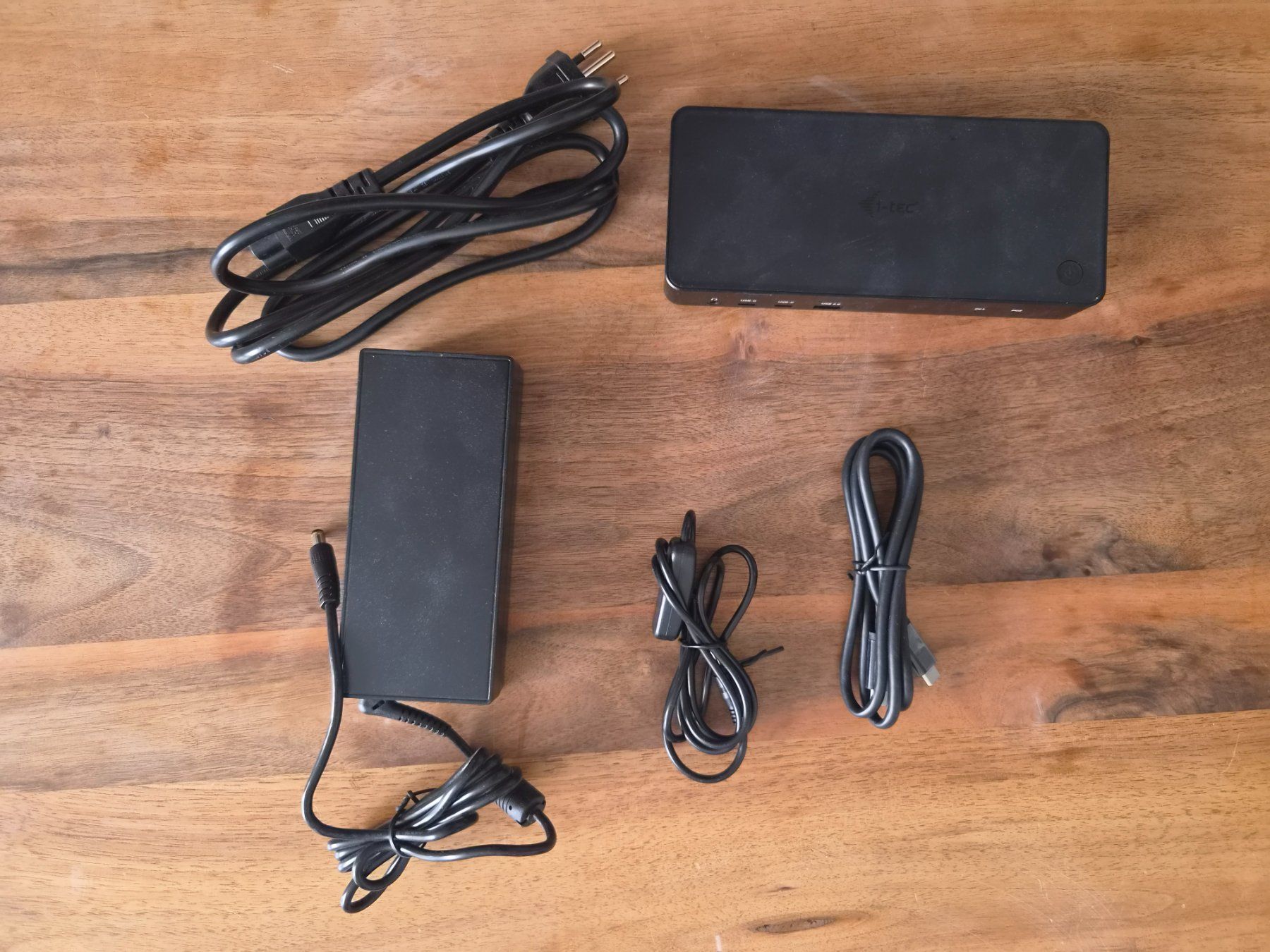 I-tec Docking station: i-tec C31DUALKVMDOCKPD KVM Docking Station – D'occasion à Fribourg par PhotoStudio1 1