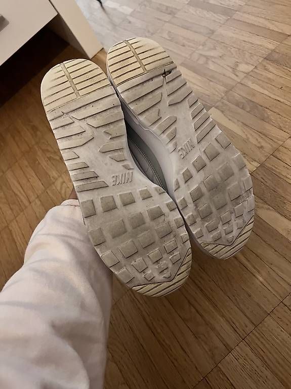 Chaussures femmes: Nike Schuhe Gr. 40.5 – D'occasion à Luzern par CooperX 1