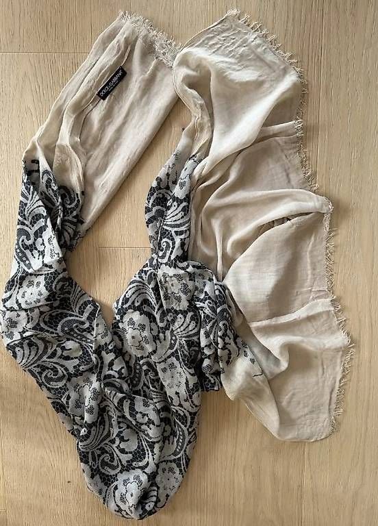 Foulards, Tücher & Schals: Dolce & Gabbana Tuch Spitzen-Print – Gebraucht aus Zollikerberg von sop_p82l