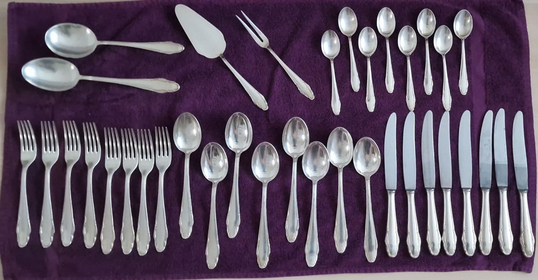 Bestecksets: Versilbertes 36 teiliges Tafelbesteck Vintage – Gebraucht aus Winterthur von Mmondeo