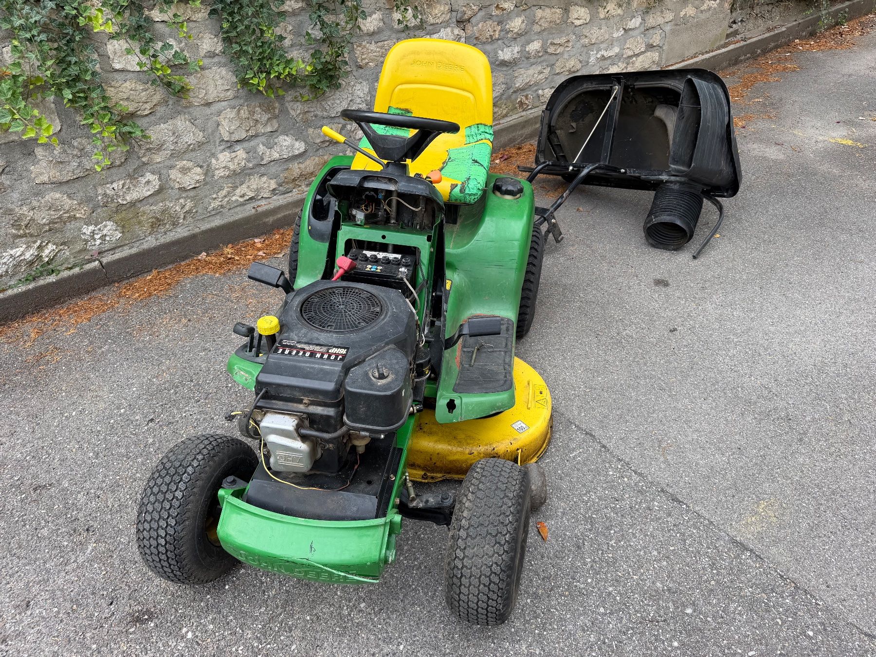 John Deere Rasenmäher: John Deere LT 160 Rasentraktor Ab1.- – Defekt aus Zuchwil von cer_tb8y 1
