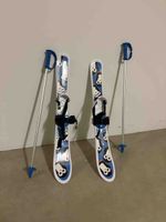 Kinderski Set mit Stoecken