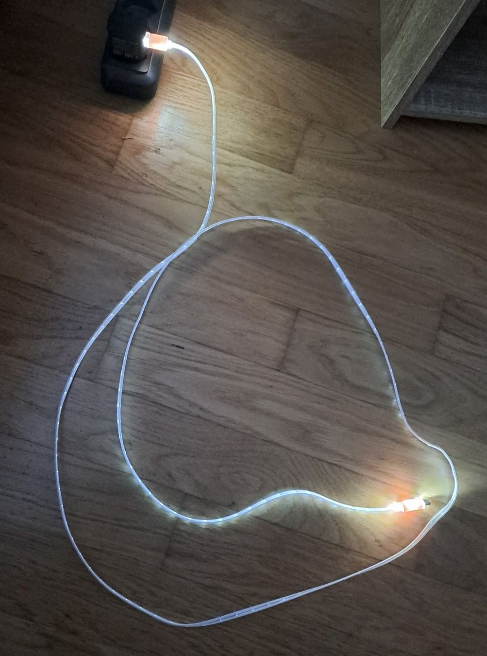 Kabel: 2 Meter USB C Ladekabel mit Leuchtfunktion – Neu (gemäss Beschreibung) aus Elsau von Kellerraeumung 1