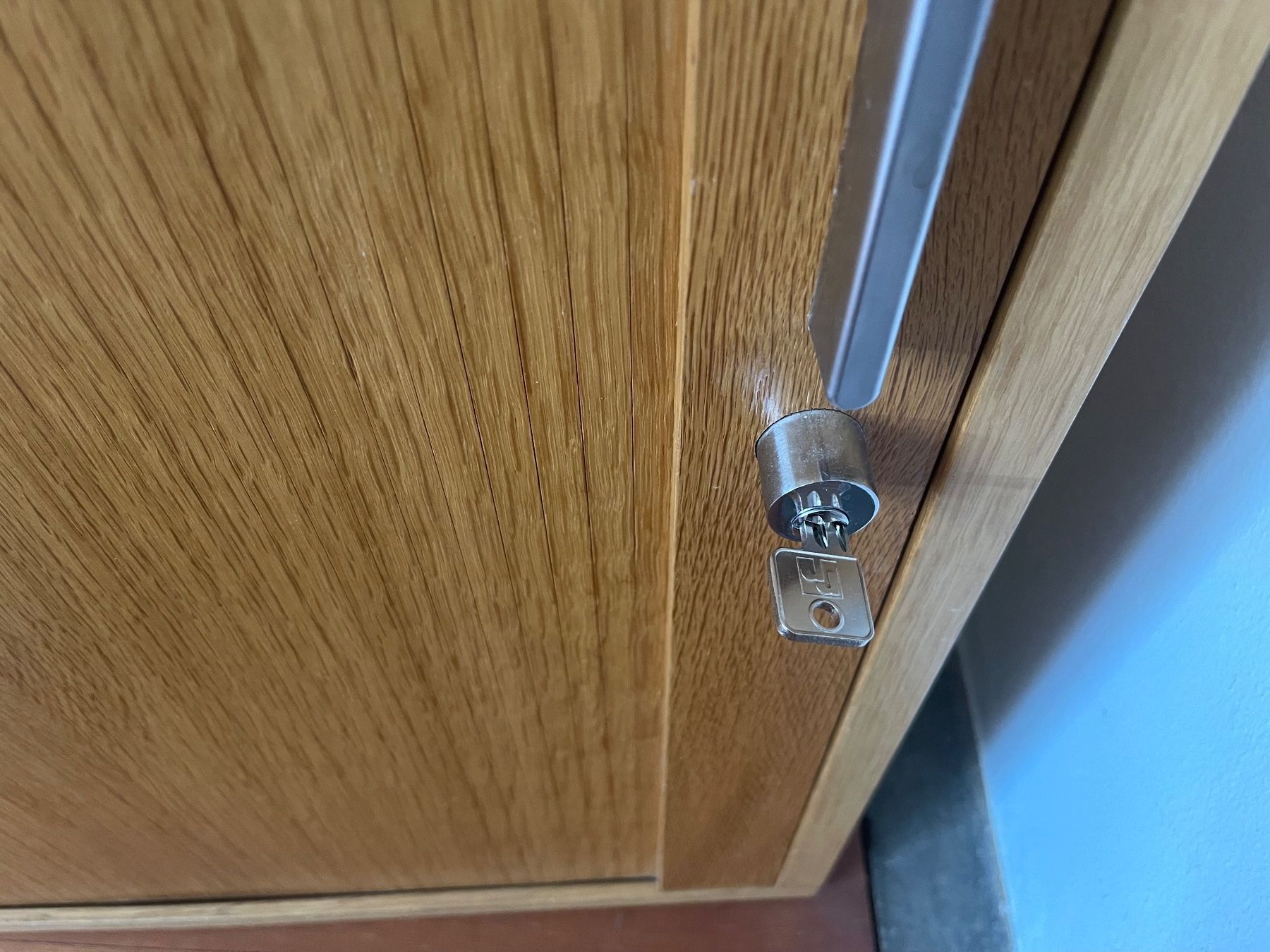Armoires: LISTA-Aktenschrank (quer) mit Schiebetüren abschliessbar – D'occasion à Gossau SG par zitaka 2