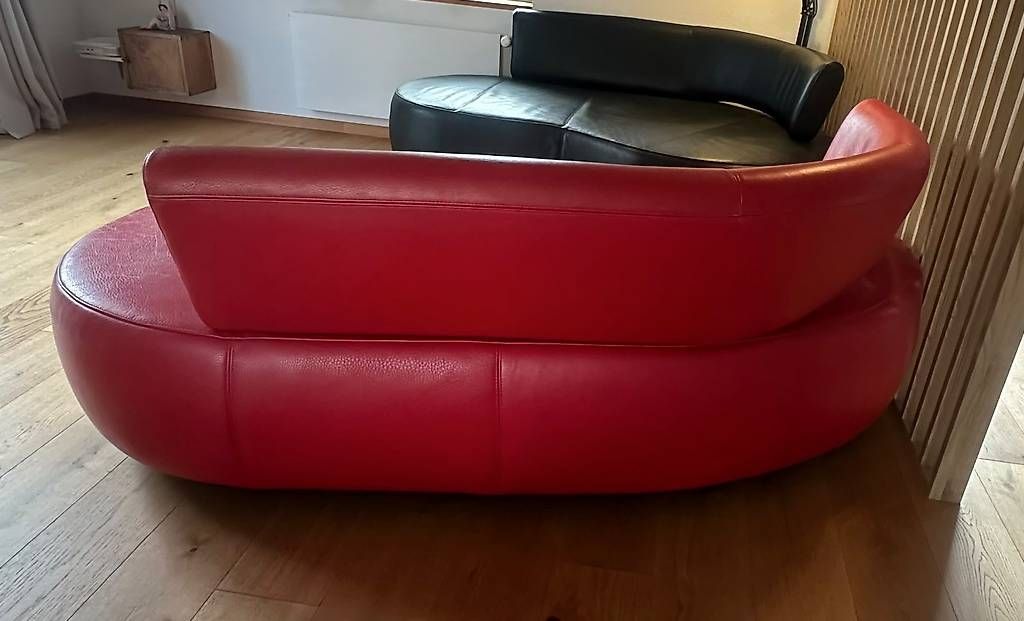 Sofas: 2 Sofas rot, schwarz – Gebraucht aus Teufen AR von fre_ps6j 3