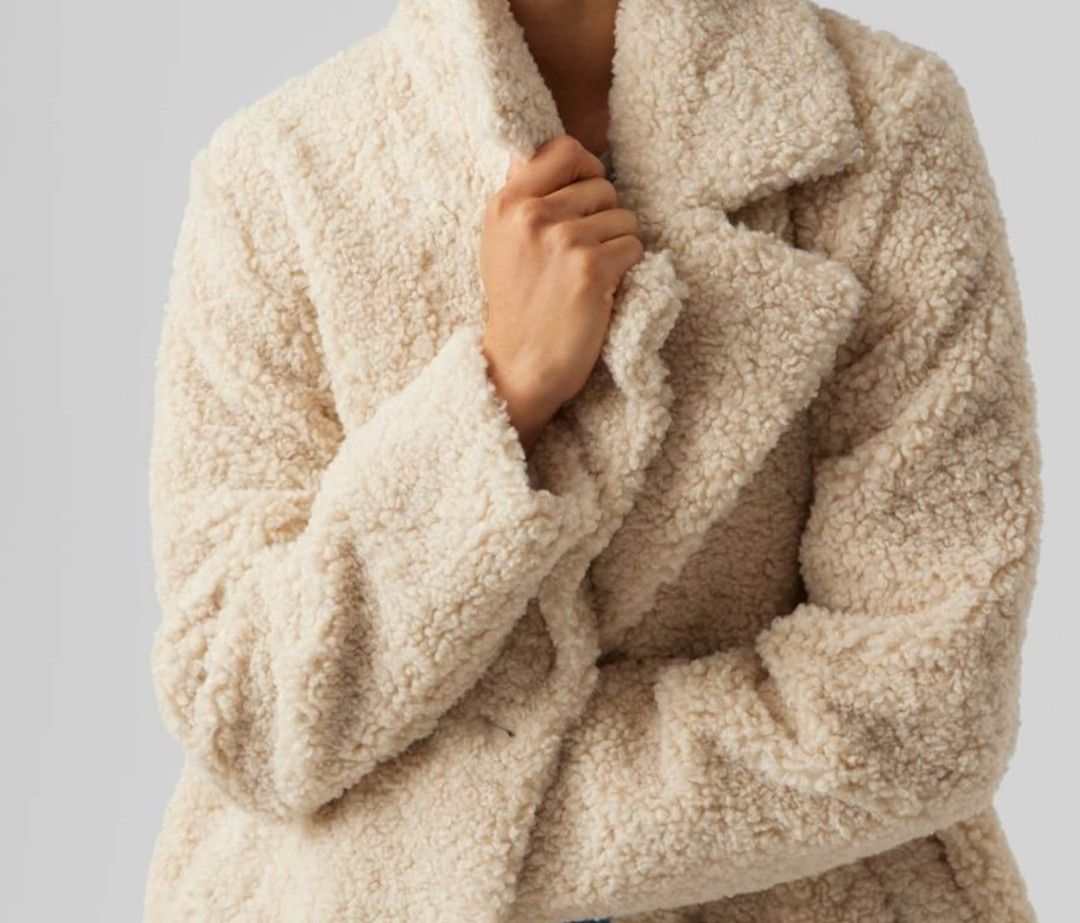 Vero Moda Cappotti: vero moda mantel teddy gr. S – Usato da Basel venduto da Treasurehunter 4