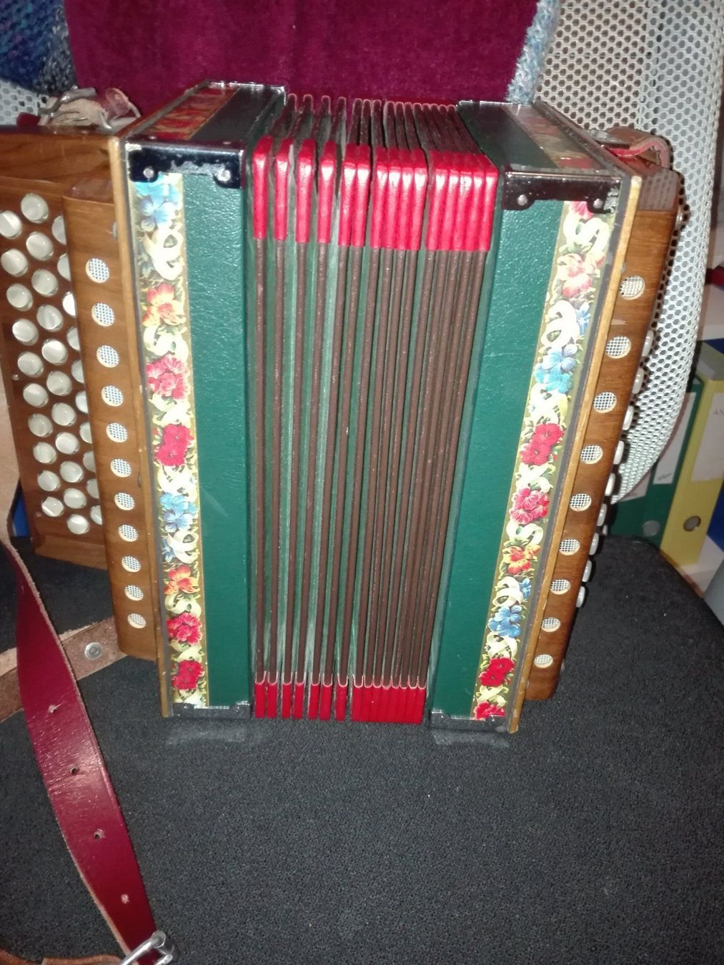Strumenti musicali: Schwyzerörgeli im Koffer mit Noten von Willi Nydegger – Usato da Glattfelden venduto da Sirax