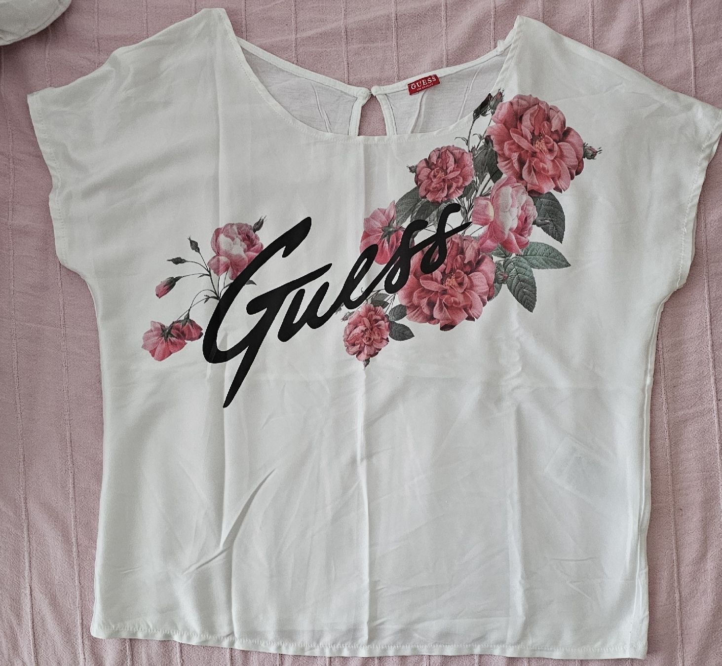 Guess T-shirt: Guess T-Shirt Blumenprint Gr.M – Usato da Steinmaur venduto da Kiki_m240