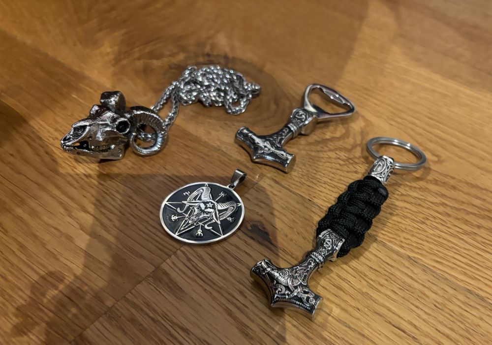 Death Metal Totenkopf Schlüsselanhänger Aus Neopren – Metall-Schädel, 17 Cm, Wasserabweisend