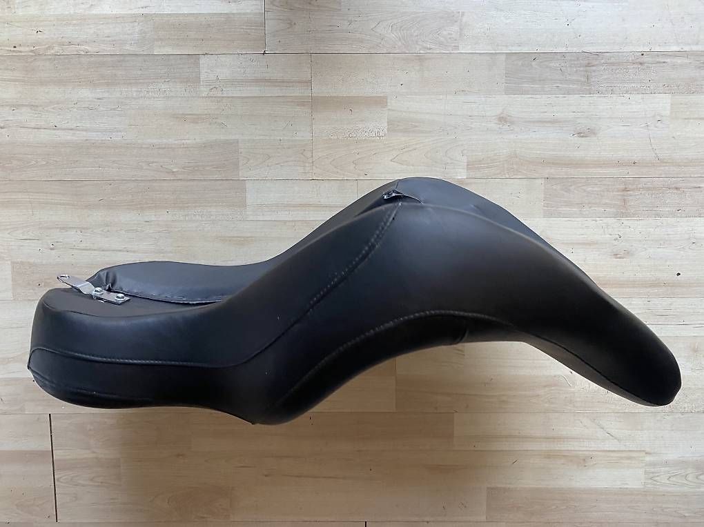 Harley-Davidson Tutti i ricambio per moto: Comfortsattel Harley Davidson – Usato da Belp venduto da 1340FXSTC 1
