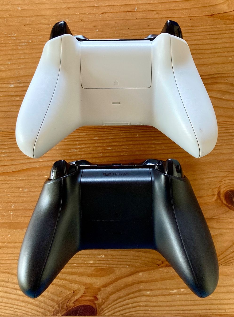 Microsoft Manettes: 2x Original Wireless Controller (weiss & schwarz) - XBOX One – Neuf (Voir description) à Zürich par Djmotionch 9
