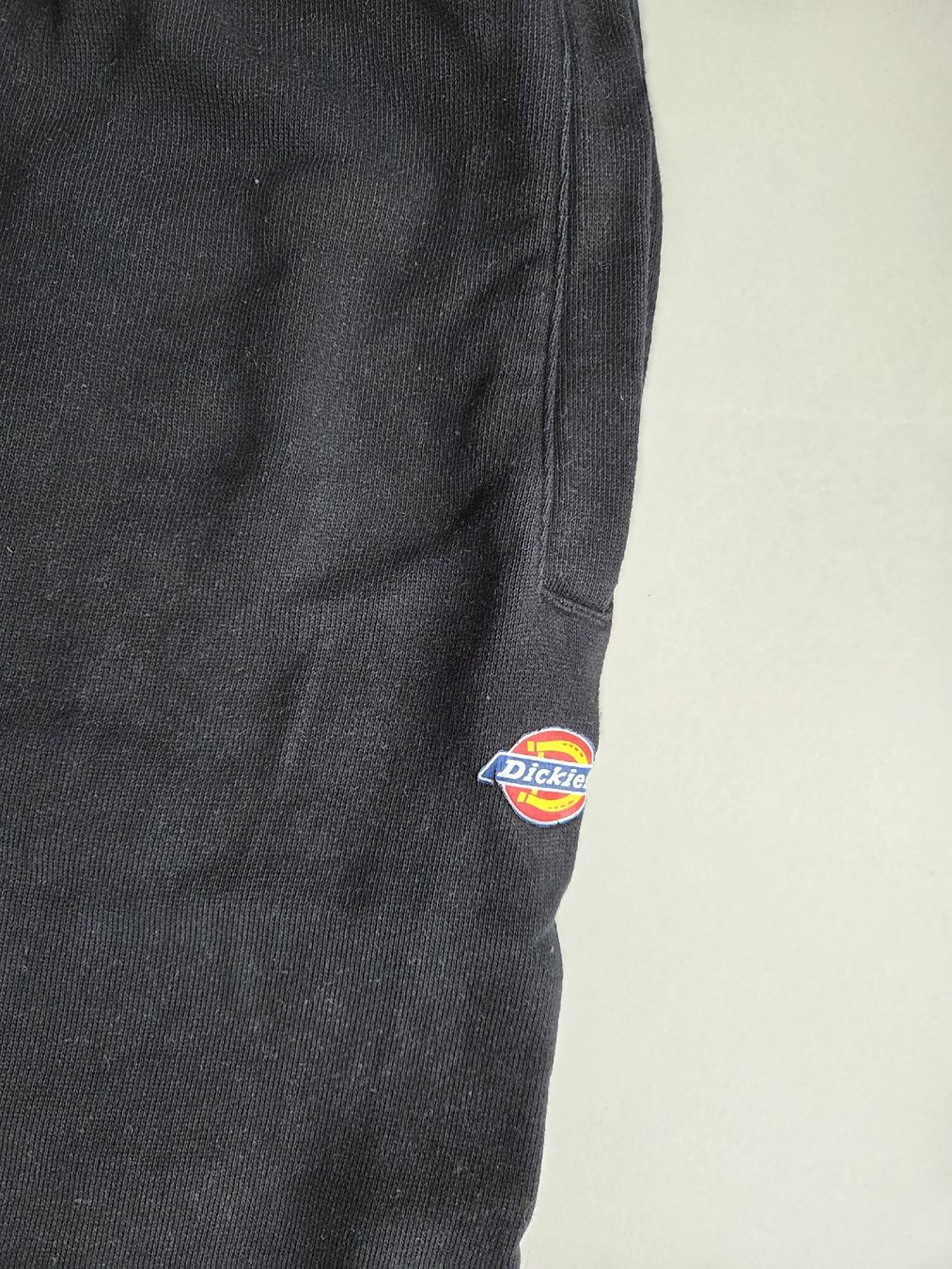 Dickies Pantaloni: Dickies Trainer & Mütze – Usato da Horw venduto da grm_h5pg 2