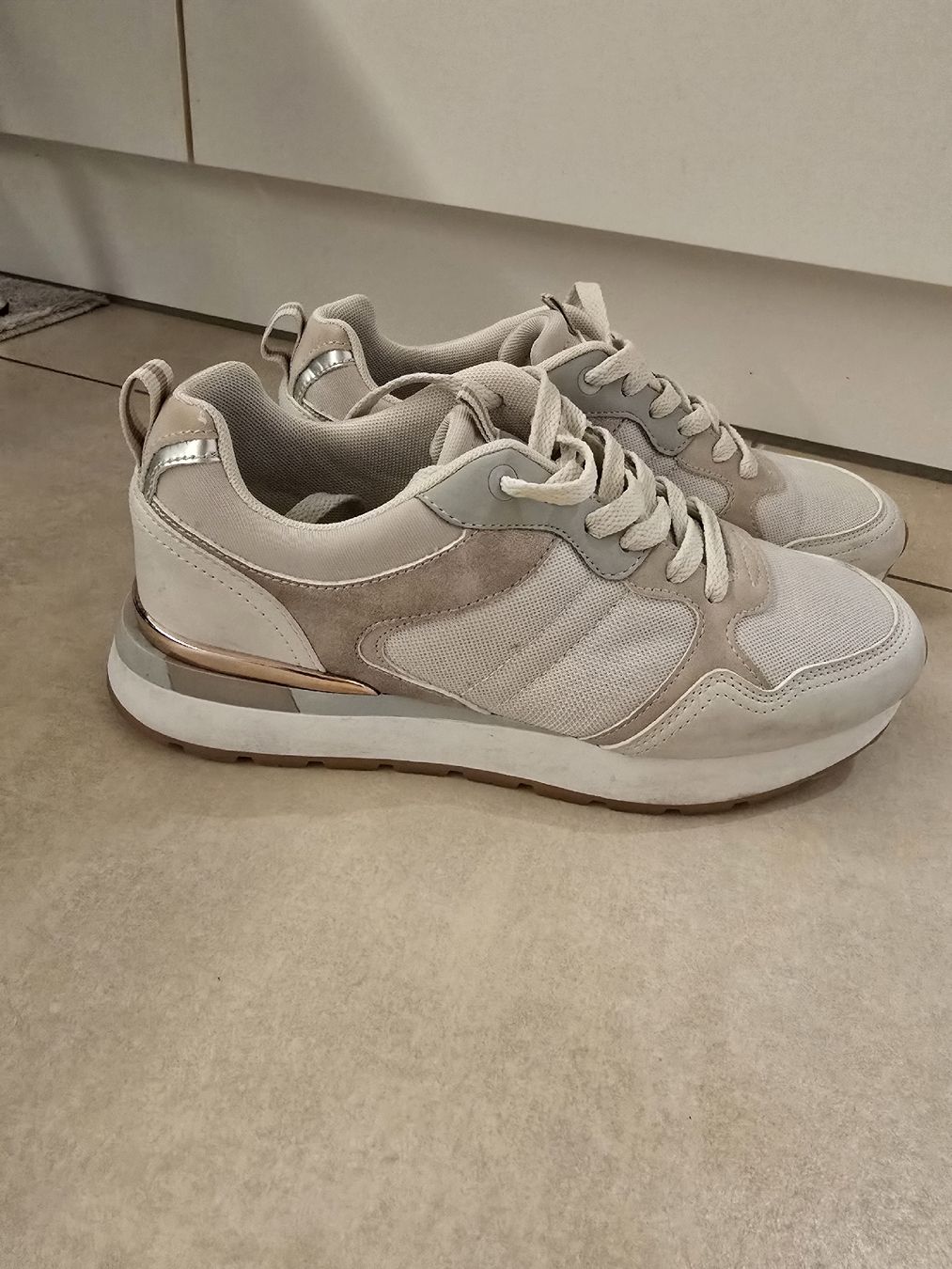 Scarpe da donna: Cooler Sneaker - Grösse 39 – Usato da Rickenbach b. Wil venduto da Kth_v8 2