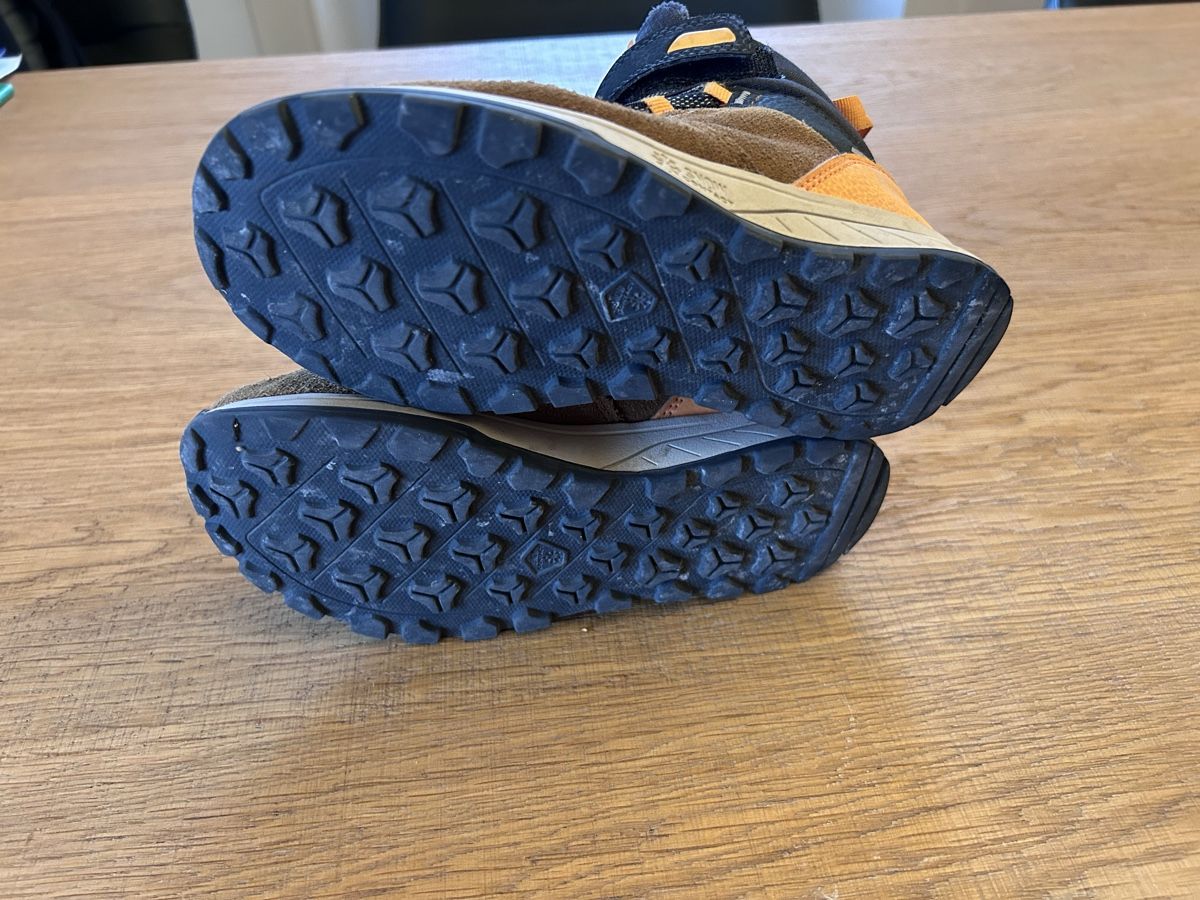Decathlon Scarpe per ragazzi: Decathlon Wanderschuhe gr33 braun – Usato da Oberrieden venduto da Mezz9 1