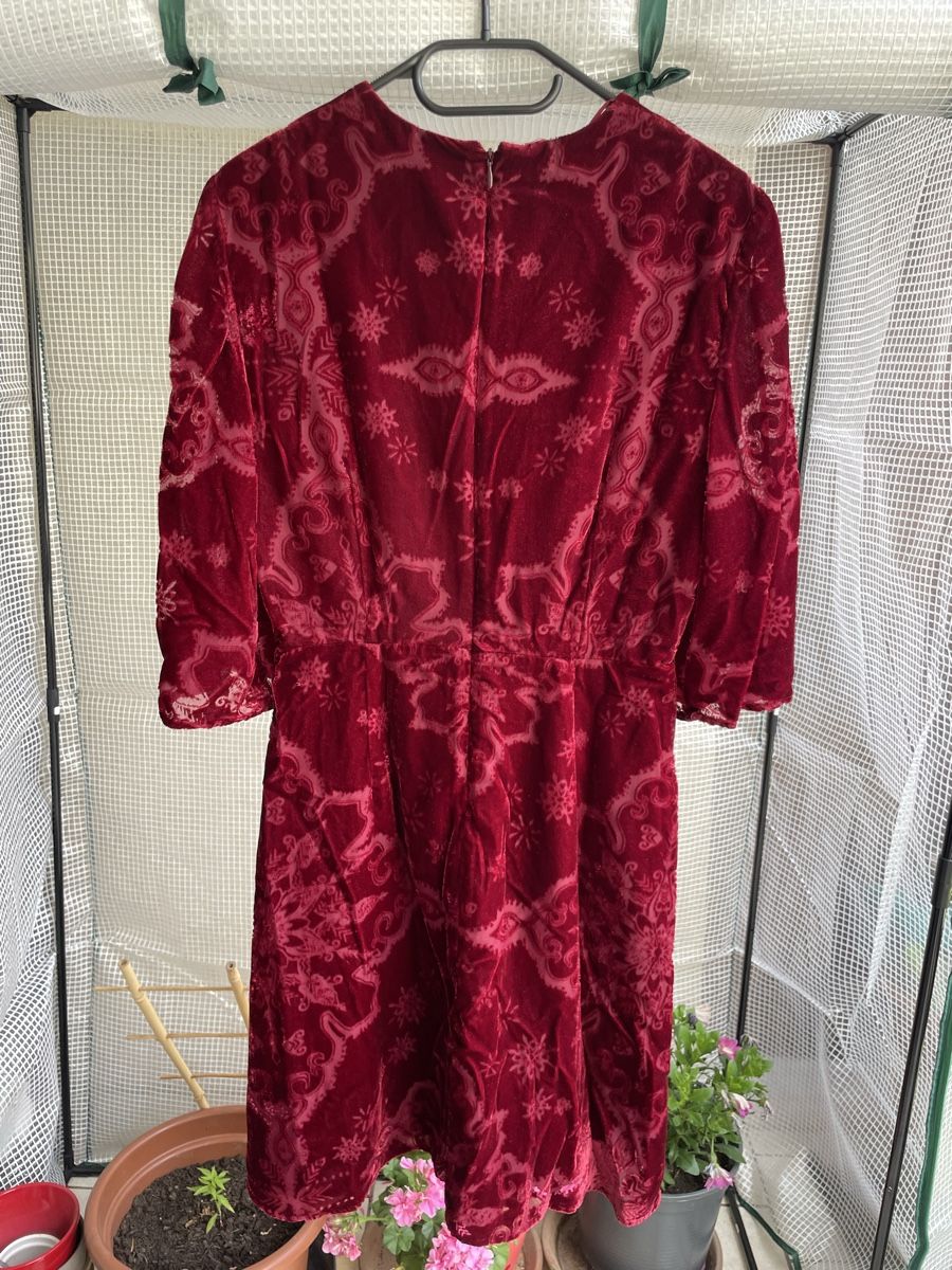 Mango Robes: Rotes Samtkleid Mango – D'occasion à Zermatt par mar_f9v6