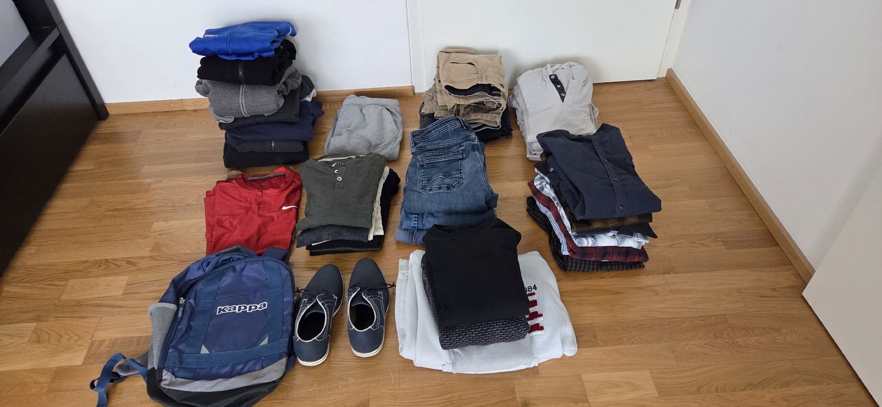 Lots de vêtements: Grosses Kleiderpacket – D'occasion à Grenchen par marco.s77
