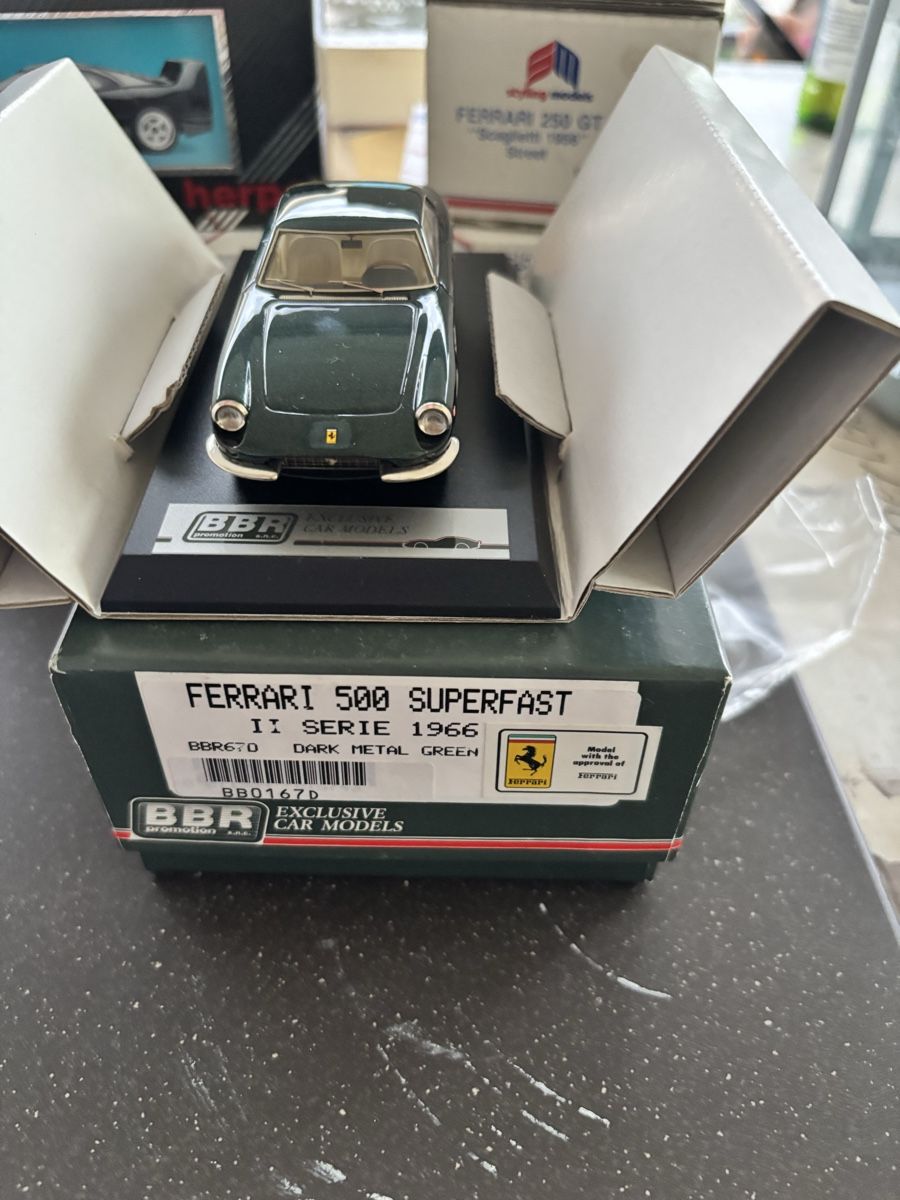 Ferrari Voitures modèles: Ferrari 500 Superfast – Neuf avec emballage d'origine à Ettiswil par Voyager-13 1