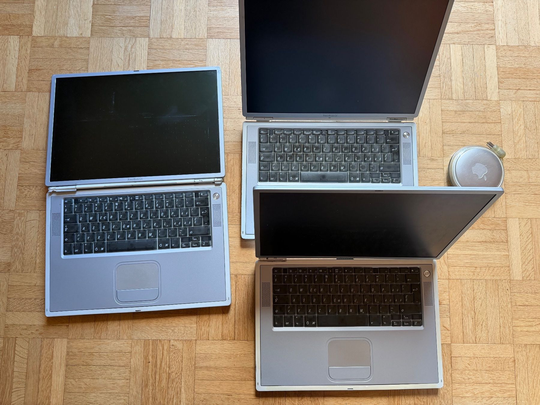 Apple Notebooks: 3x PowerBook G4 Titanium defekt – Defekt aus Adliswil von synchrot 2