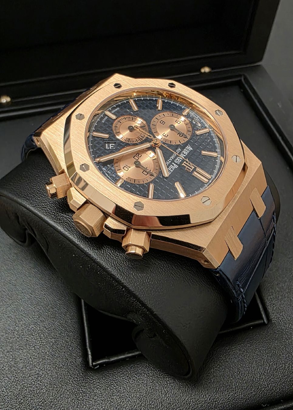 Audemars Piguet Orologi: Audemars Piguet Royal Oak Chronograph - Ref 26331OR Blue – Usato da Zürich venduto da watchseasons 3