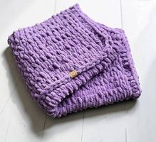 Handgemachte kuschelige Babydecke LILA