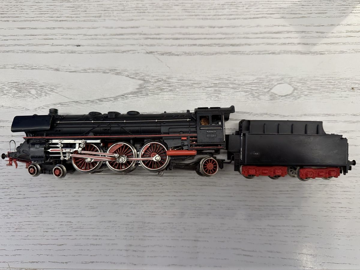 Märklin Modellini di ferrovie: Märklin 3048 DB BR 01 – Usato da Lupsingen venduto da New-Haven 2