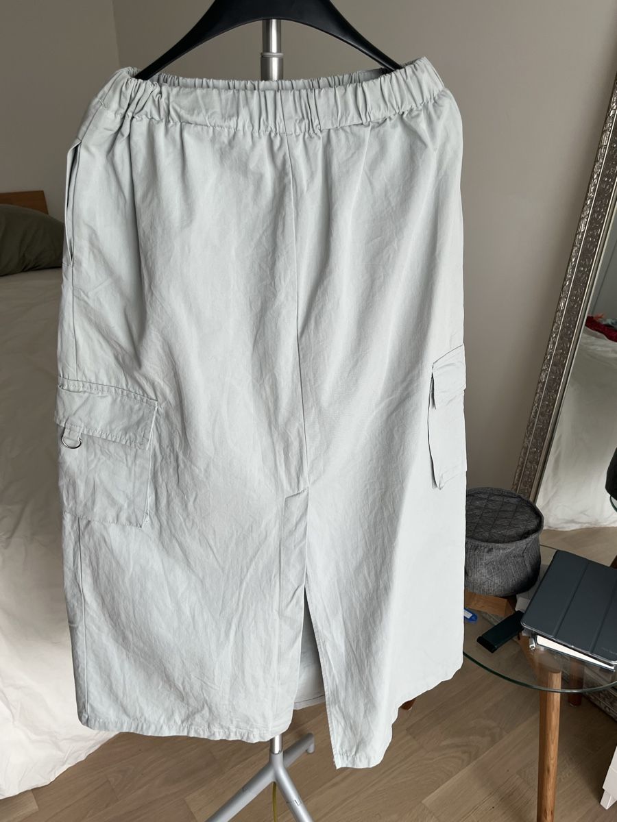 Lotti di vestiti: Cropped cargo jacket with skirt – Nuovo (secondo la descrizione) da Zürich venduto da olg_m6st 6