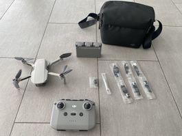 DJI Mini 2 Fly More Combo Drohne neuwertig