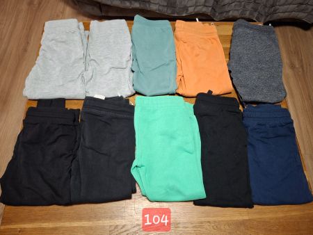 10 Jogginghosen Set für Kinder Grösse 104 gebraucht