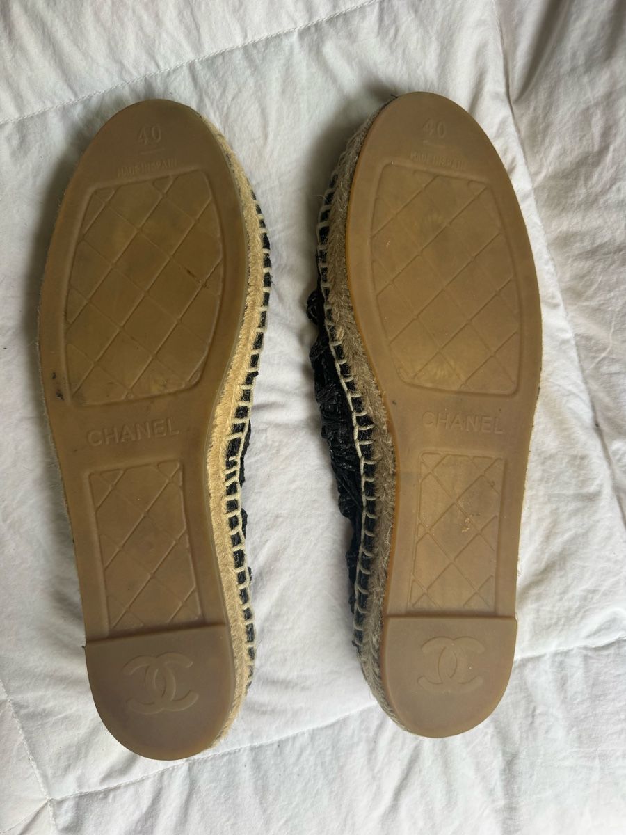 Chanel Scarpe da donna: Chanel Espadrilles Raffia Noires, Taille 40 – Usato da Genève venduto da lejardindesvetements 2