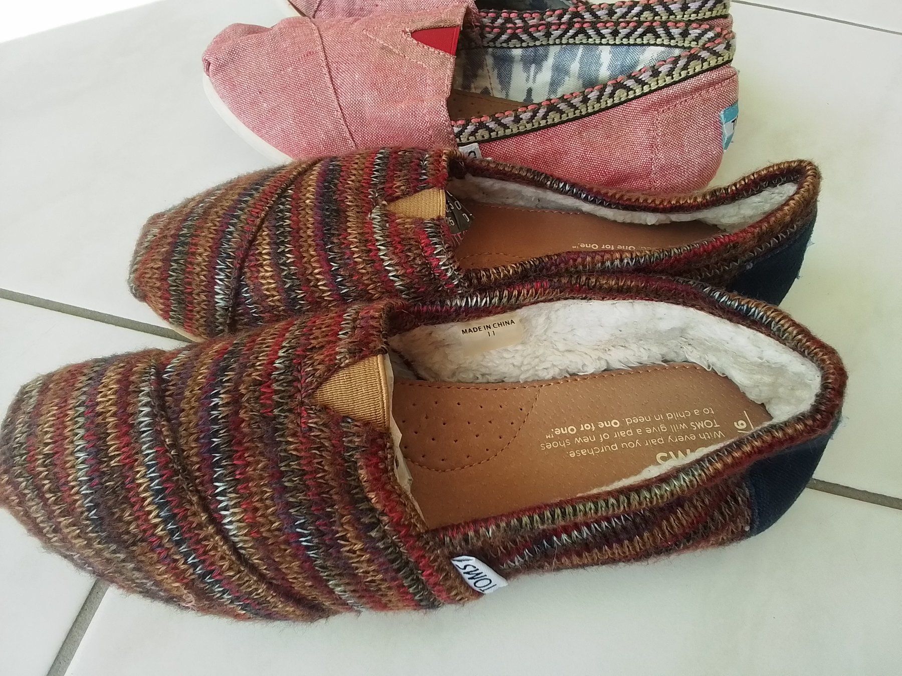 Toms Damenschuhe: 2 Paar TOMS Schuhe Gr.W6 /36,5 – Gebraucht aus Heimberg von sunny1970 1