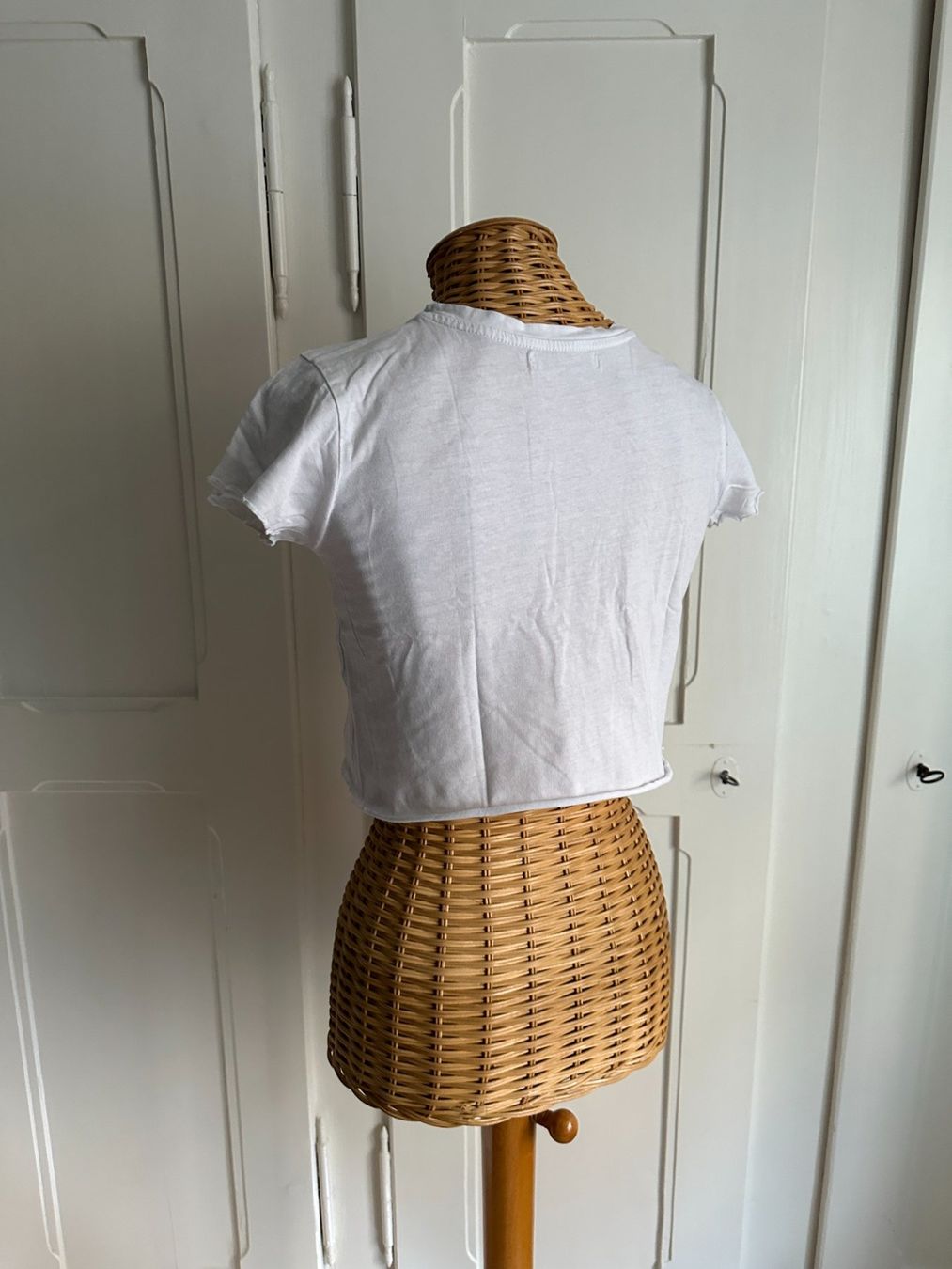 Pull&Bear T-shirt: PULL & BEAR - cropped T-Shirt weiss S – Usato da Zürich venduto da Diazaio 2